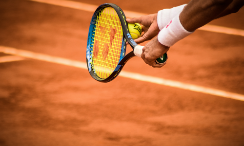 Le service cuillère au tennis : exercices et règlement